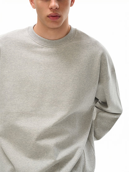 Model styling VÉRON Marilyn Monroe oversized sweatshirt urban fashion look 3
