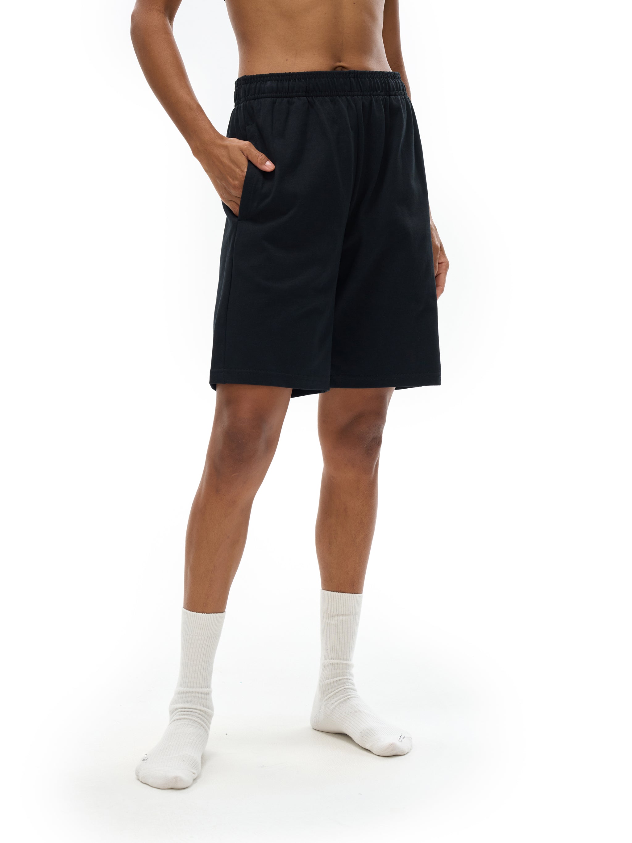 model wearing VÉRON Palatine unisex cotton shorts 4