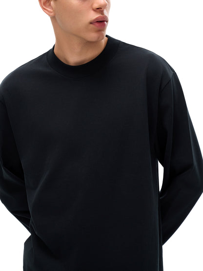 Model styling VÉRON Quai d’Orsay long sleeve with streetwear look 1