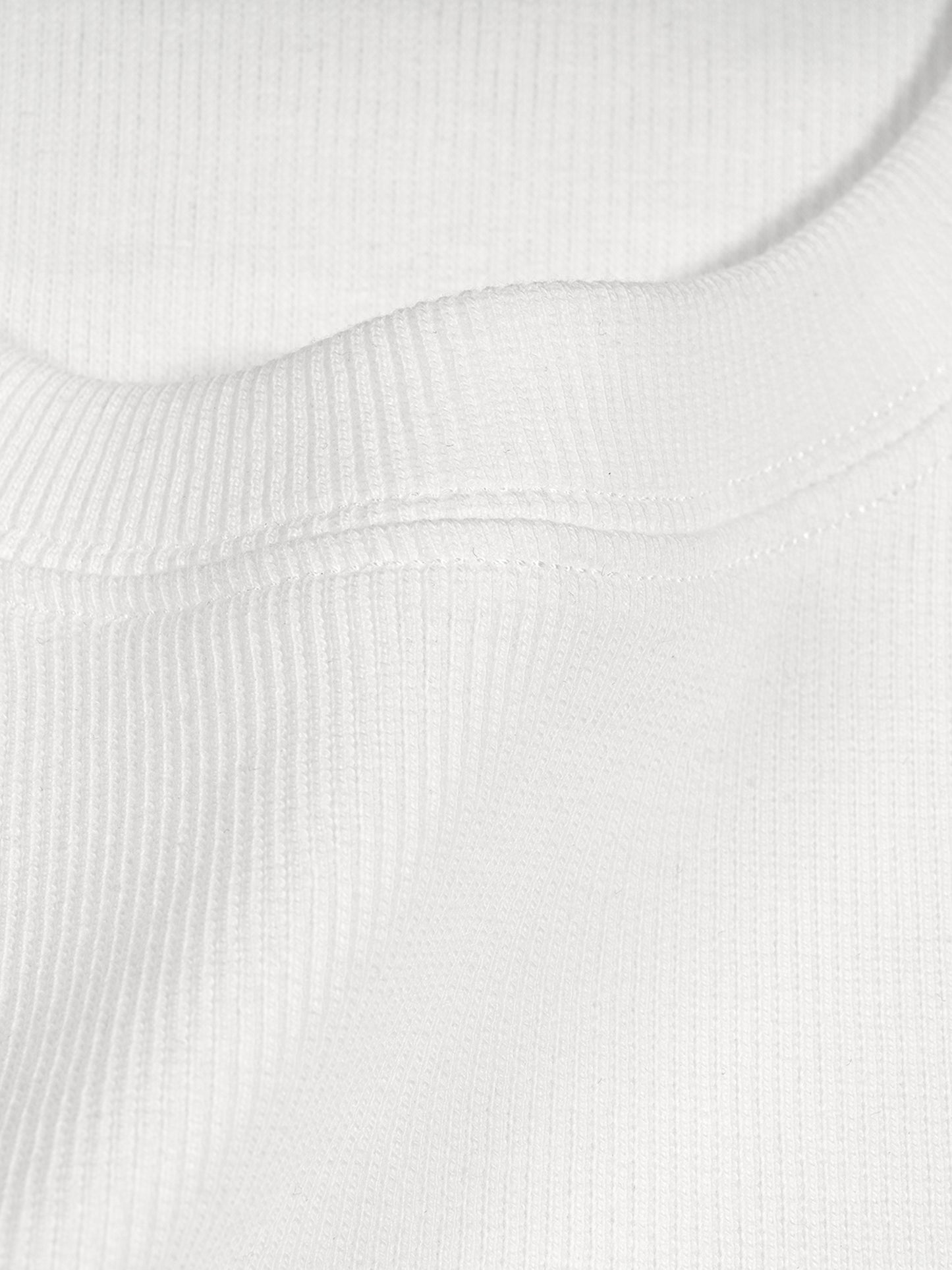 Close-up of ribbed cotton fabric texture for La Huchette VÉRON tee 4.

