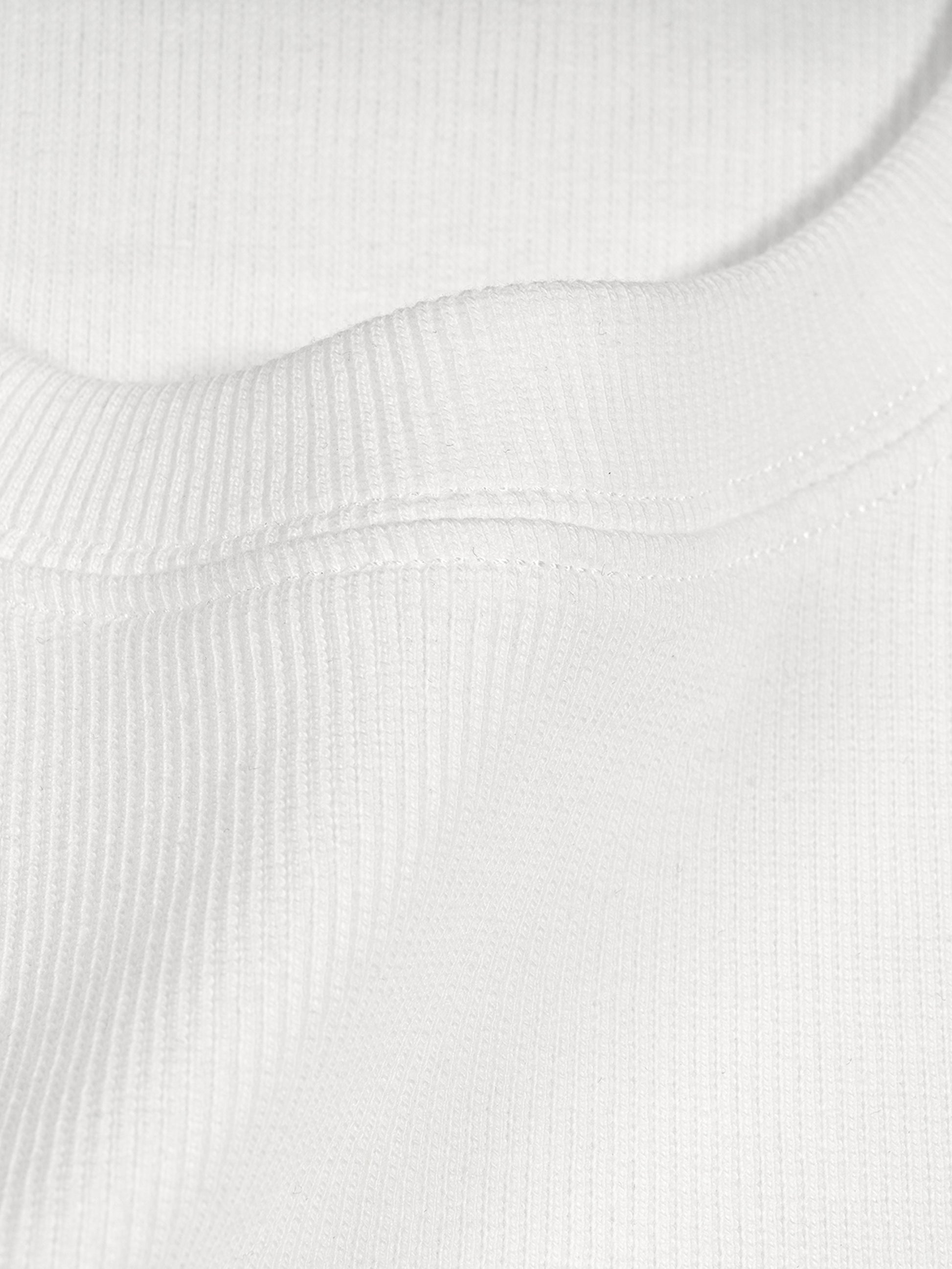 Close-up of ribbed cotton fabric texture for La Huchette VÉRON tee 4.

