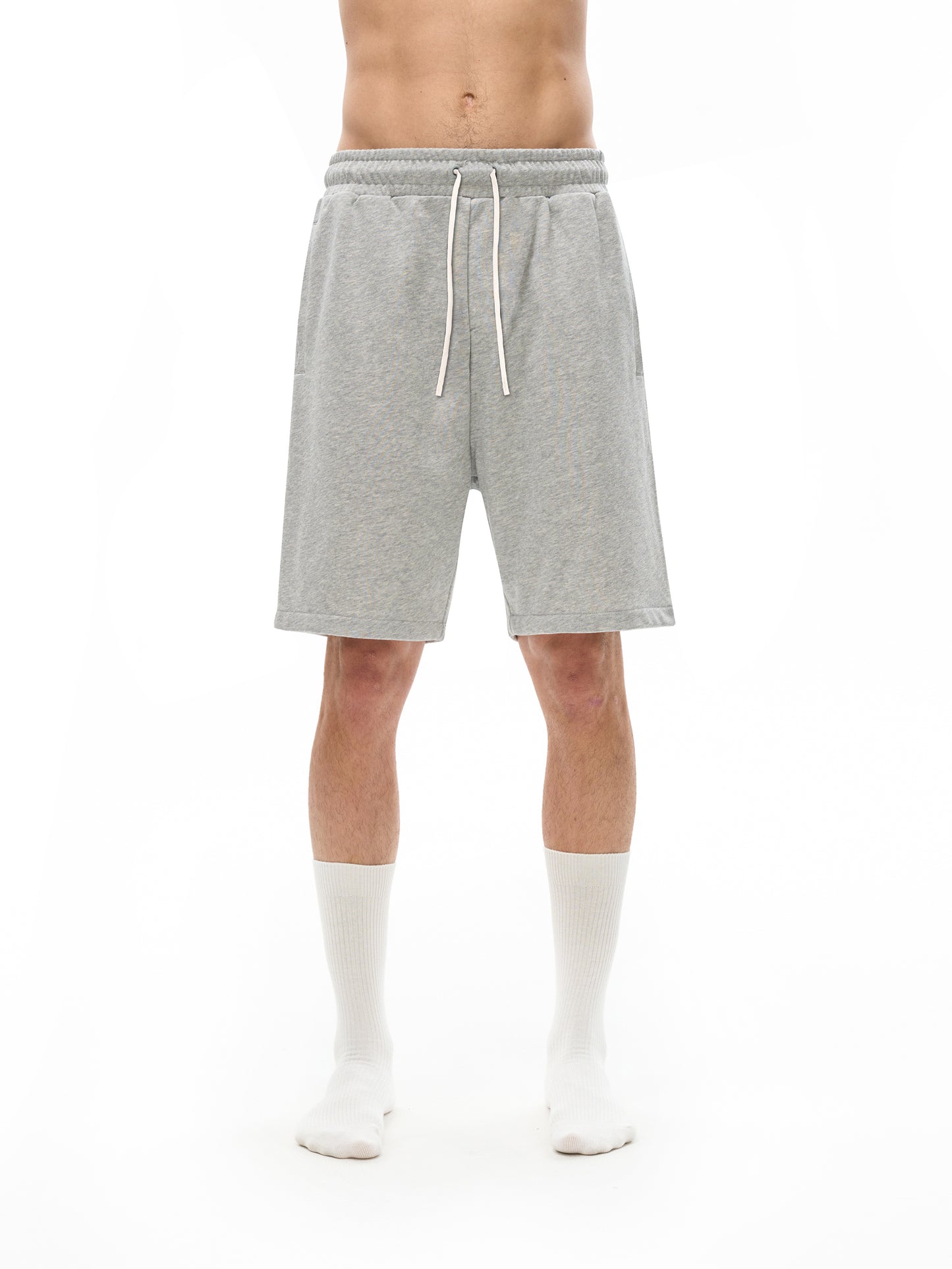 Model wearing VÉRON Mousseline streetwear shorts 4