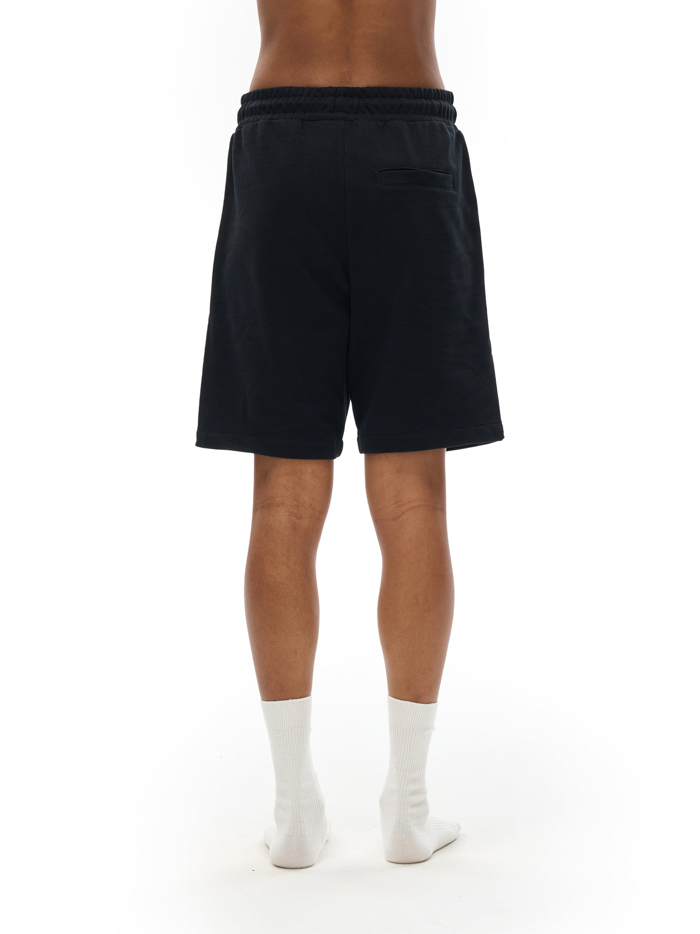 Model wearing VÉRON Mousseline streetwear shorts 2