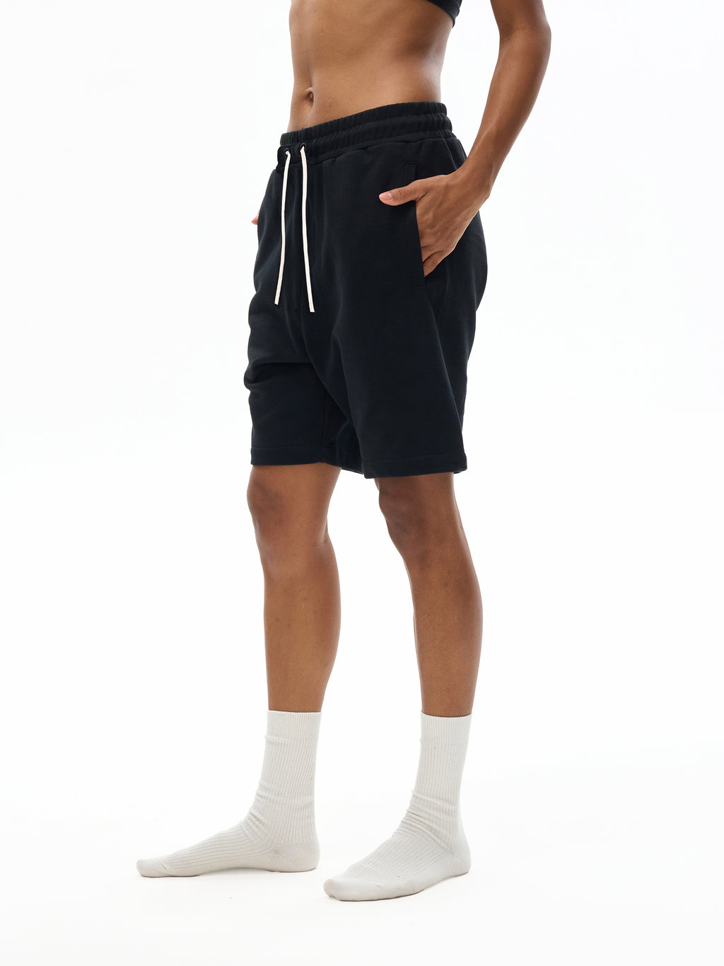 Model wearing VÉRON Mousseline streetwear shorts 3