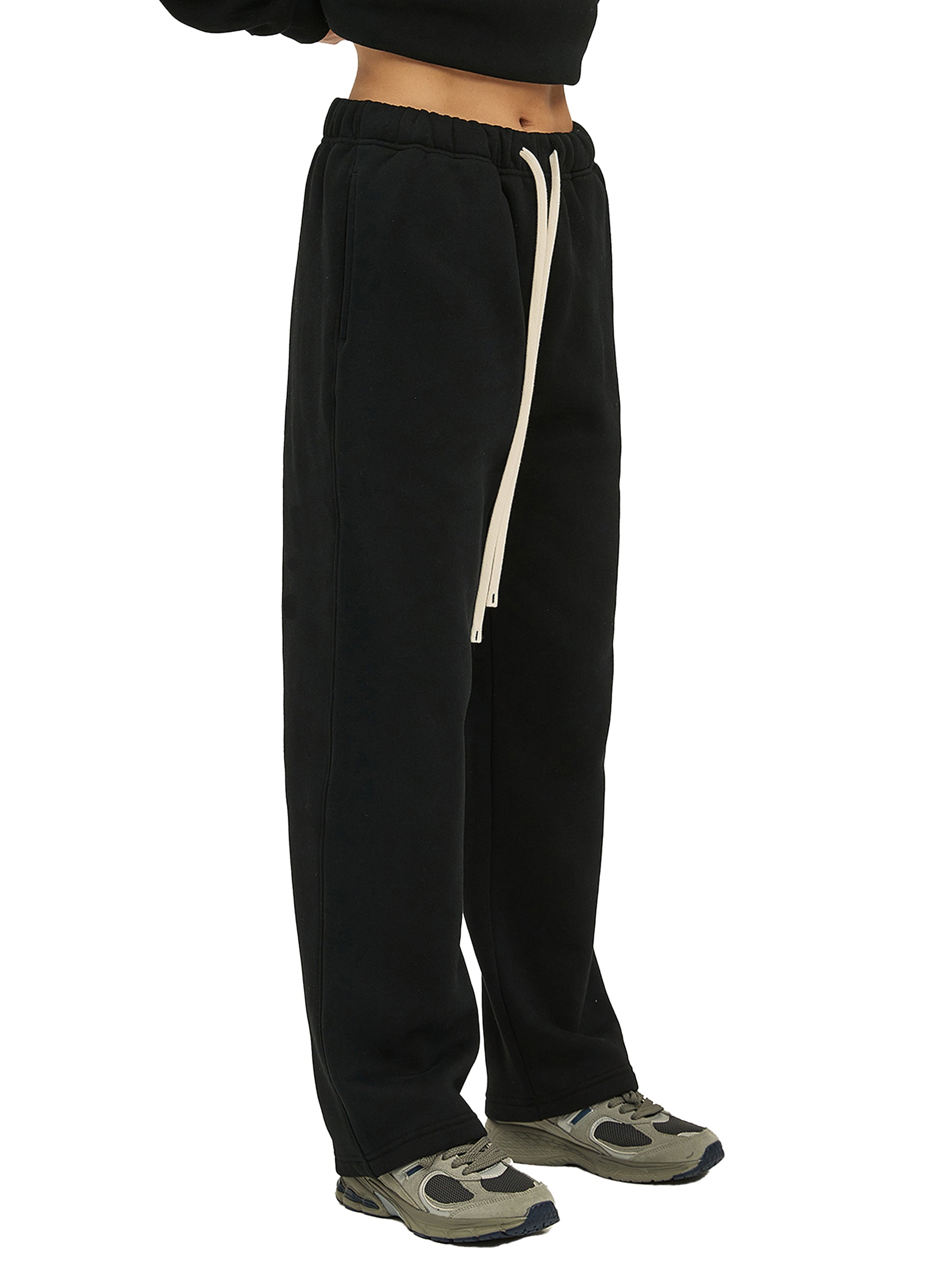 Side view of VÉRON Le PADRE tapered Sweatpants 
