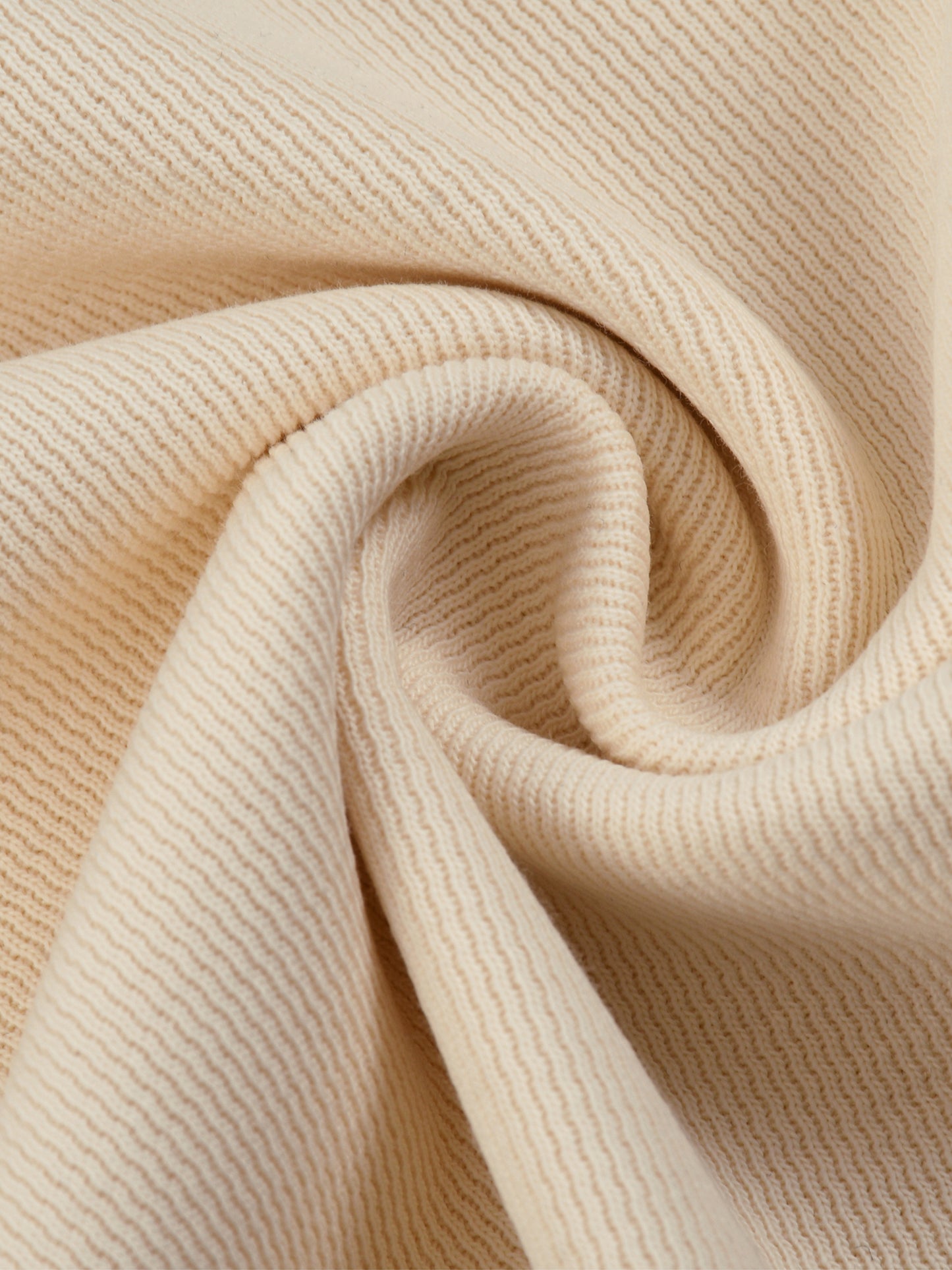 Modern fit Saint-Germain polo with sleek minimal design 2.

