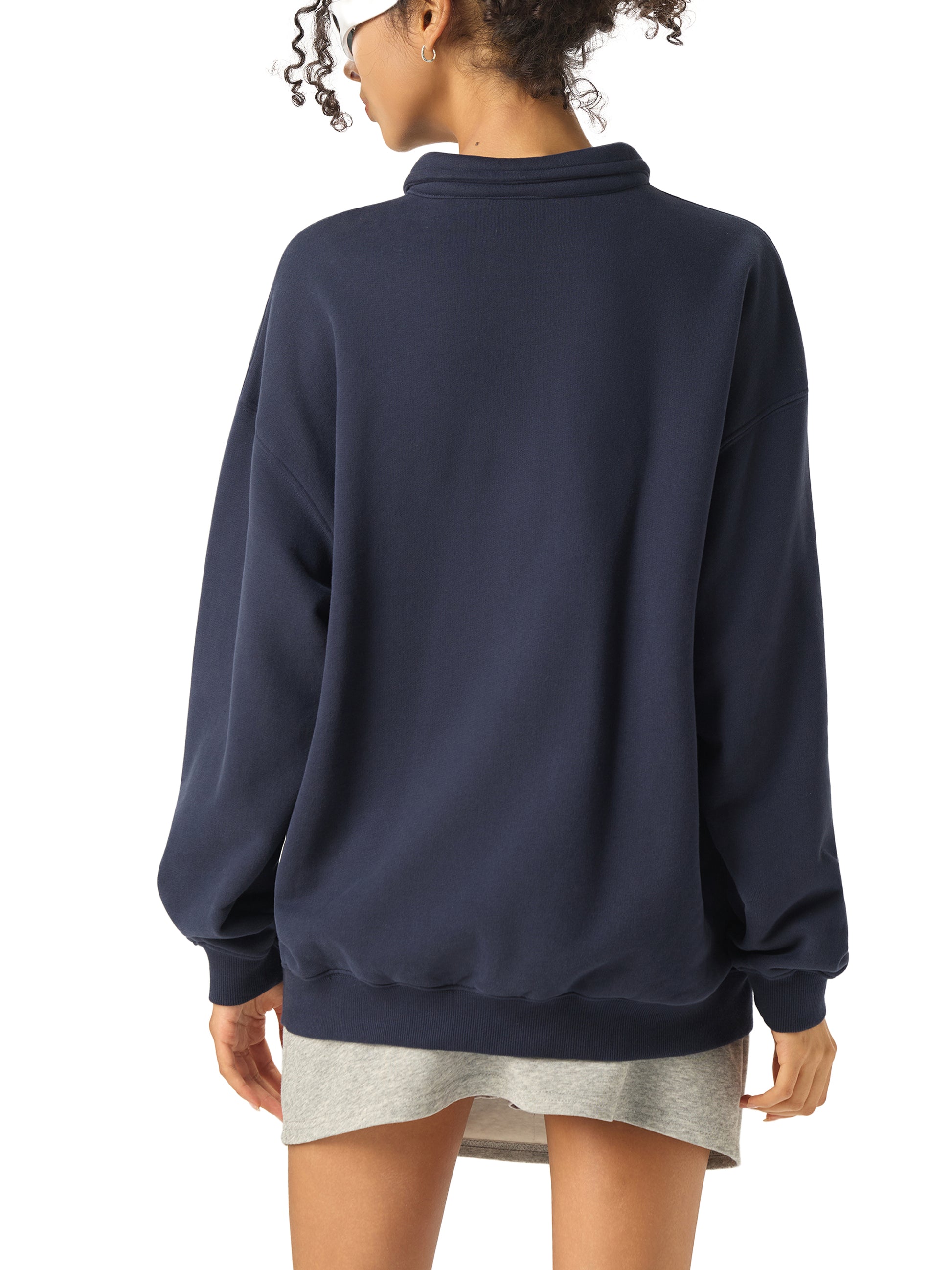 Unisex model styling VÉRON Avenue du Charme polo streetwear top 6