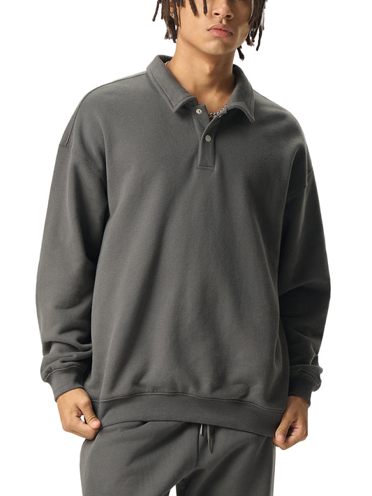 Unisex model styling VÉRON Avenue du Charme polo streetwear top