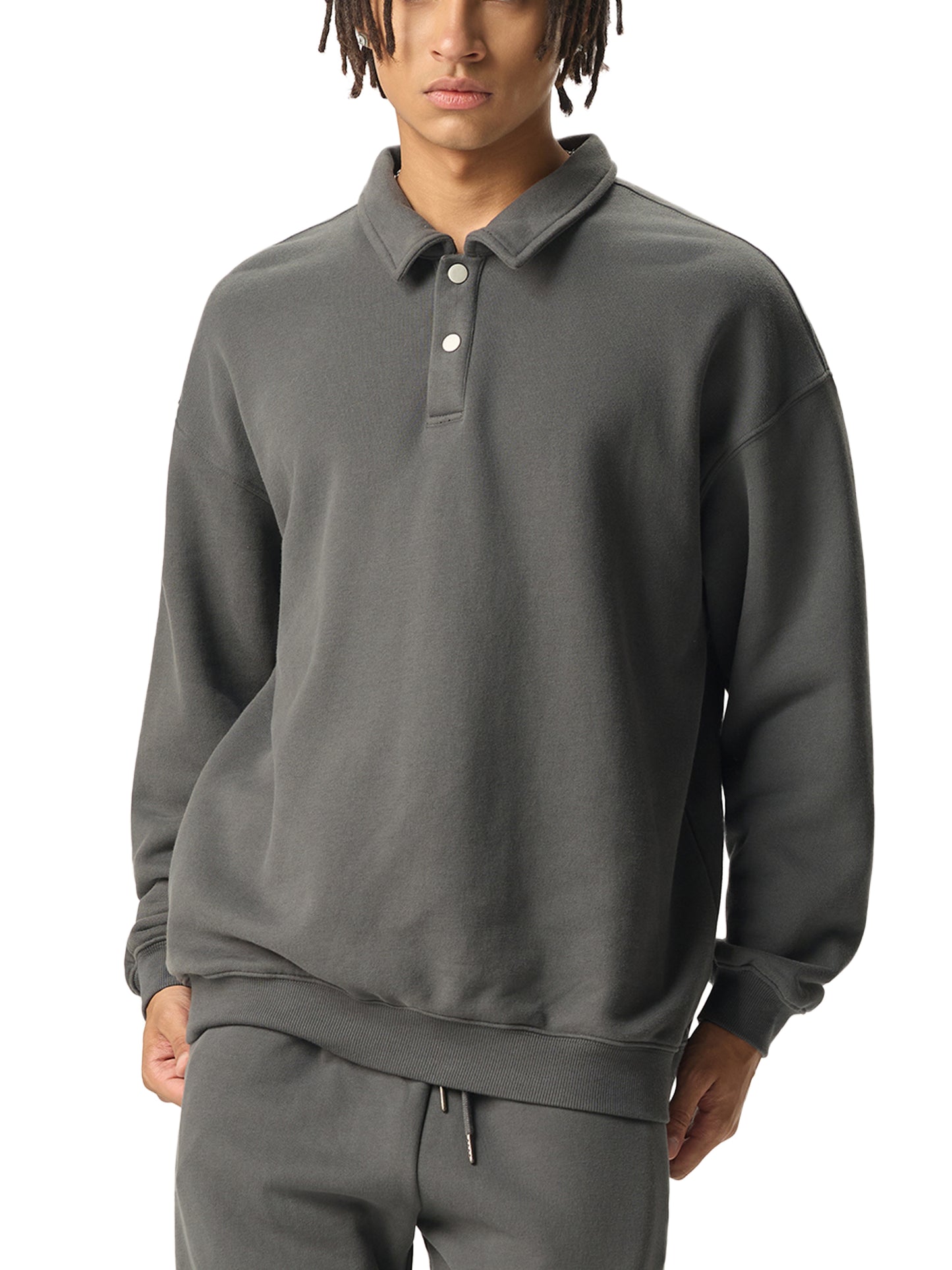 Unisex model styling VÉRON Avenue du Charme polo streetwear top 3