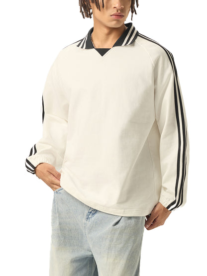 Stylish streetwear outfit featuring VÉRON Majesté Dorée sweater 4