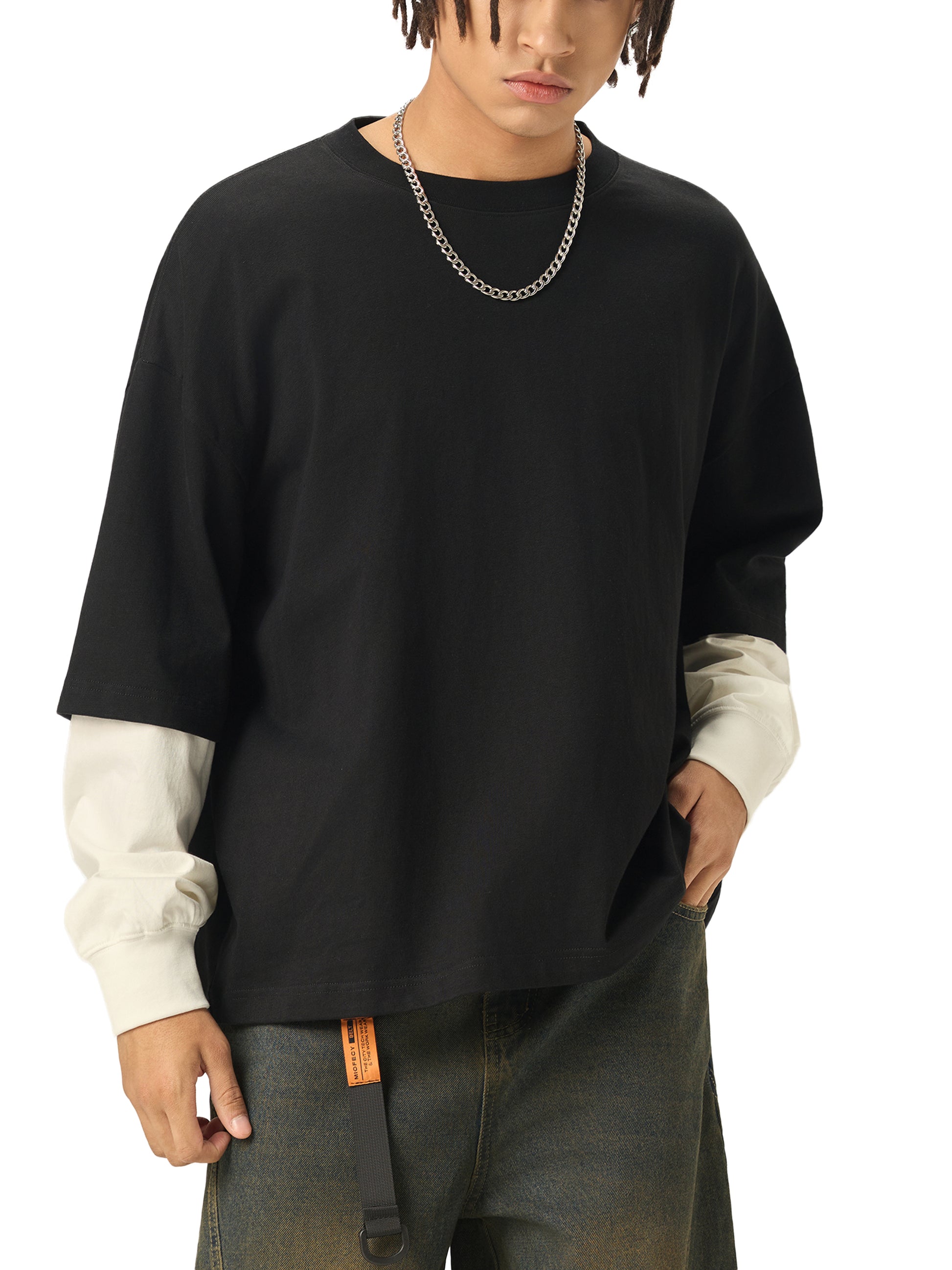 Model styling VÉRON Denfert-Rochereau unisex streetwear shirt  4