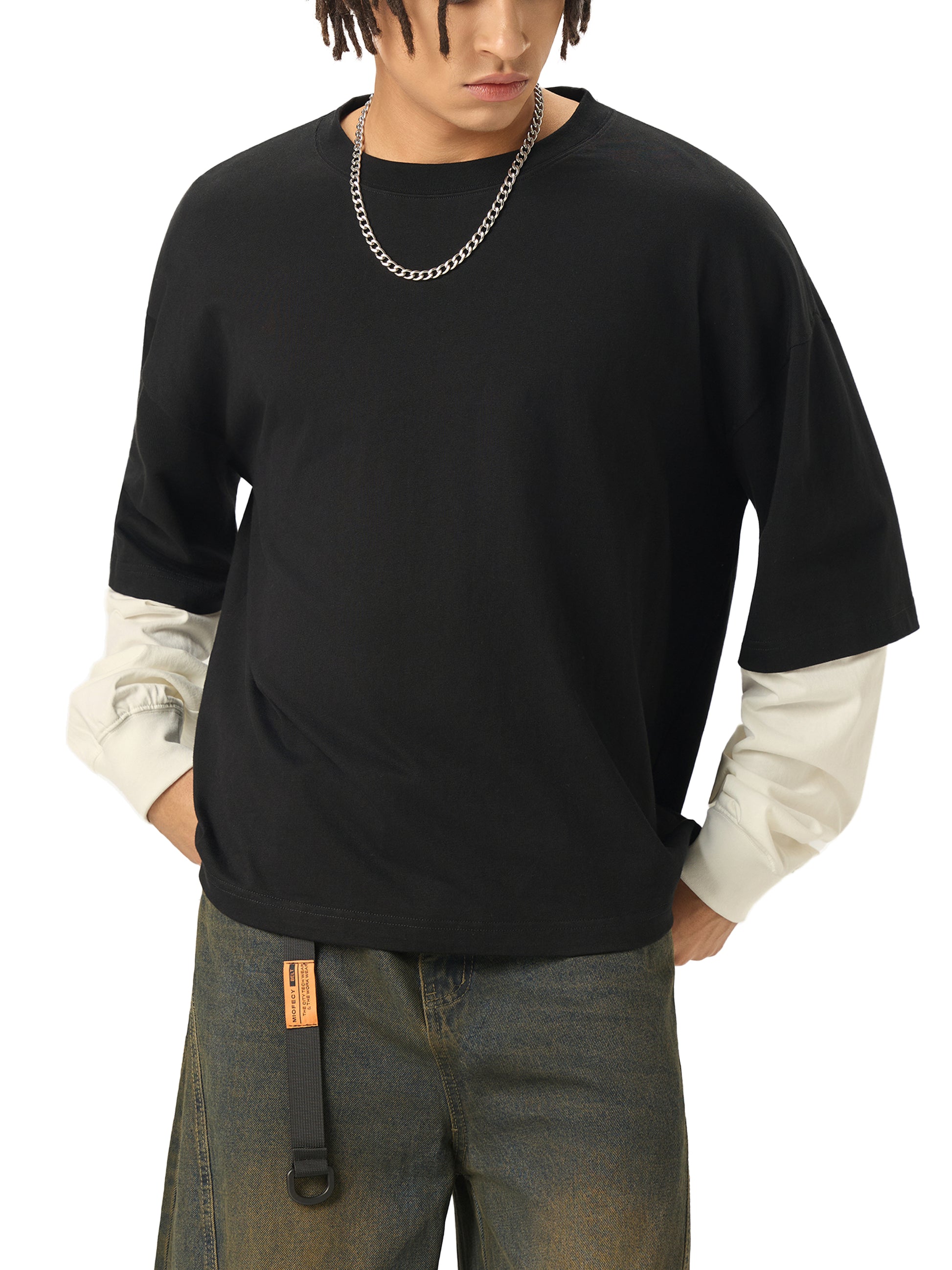 Model styling VÉRON Denfert-Rochereau unisex streetwear shirt  3