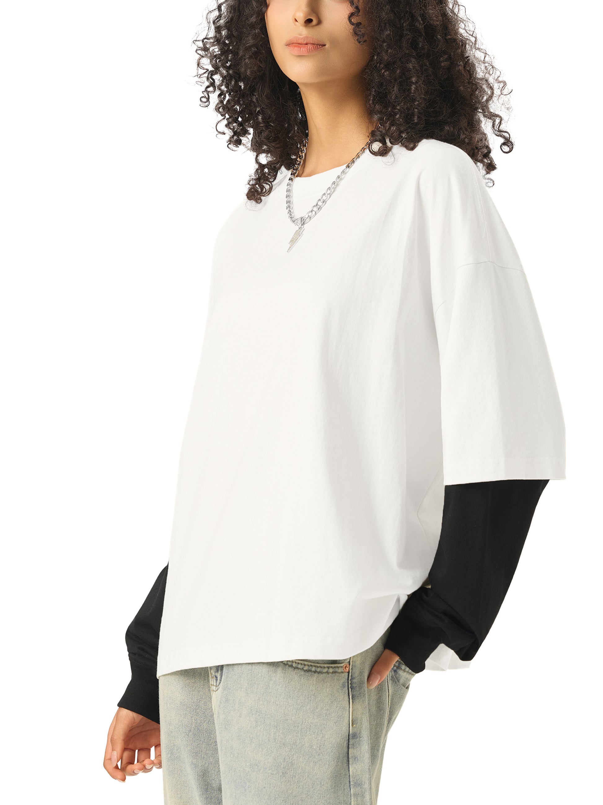 Model styling VÉRON Denfert-Rochereau unisex streetwear shirt  8