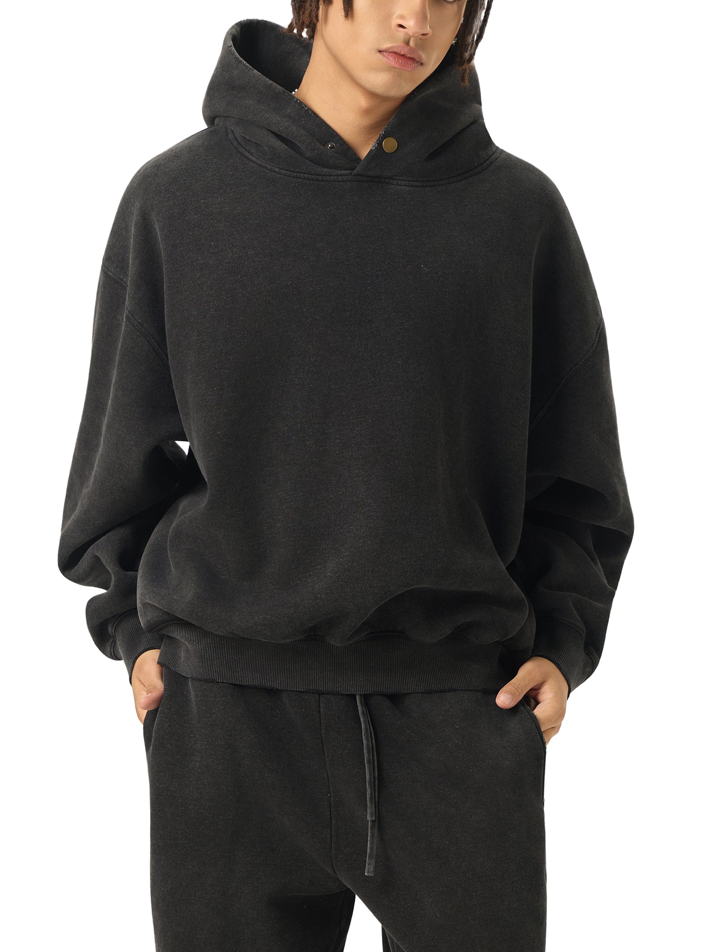 Model wearing VÉRON Louvre hoodie in urban streetwear look 1