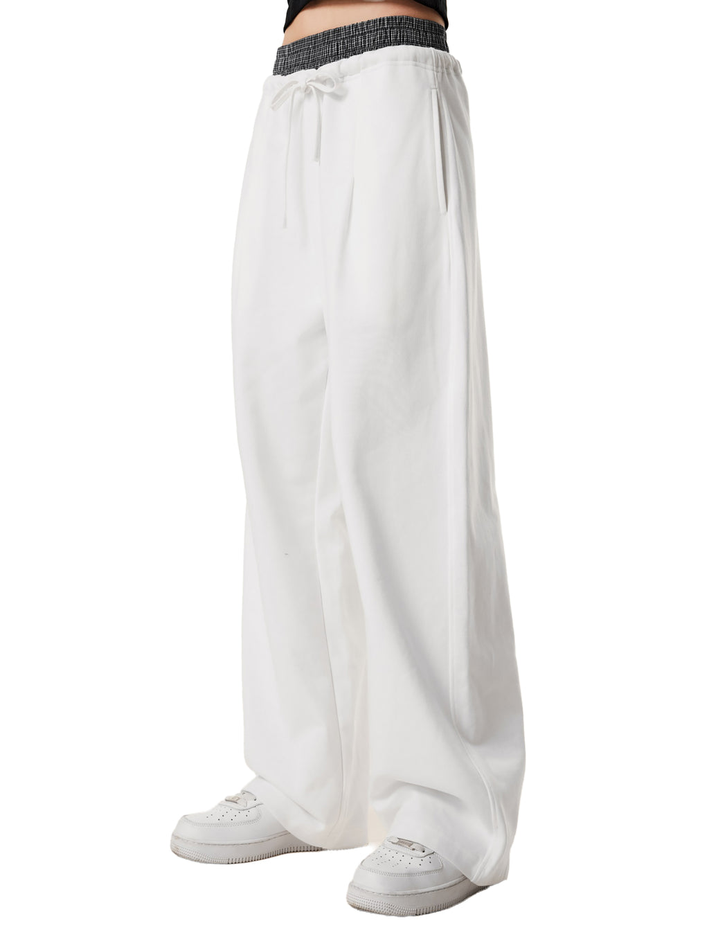 “Luxury oversized sweatpants for men and women by VÉRON” 2